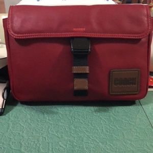 Men’s or women’s belt bag in red leather.